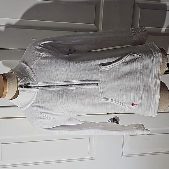 Lilly pulitzer sweatshirt size small. 1/2 zipper. White. - Picture 1 of 11